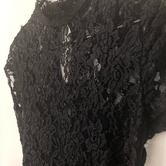 Lace mock neck top with black tank - Picture 2 of 5